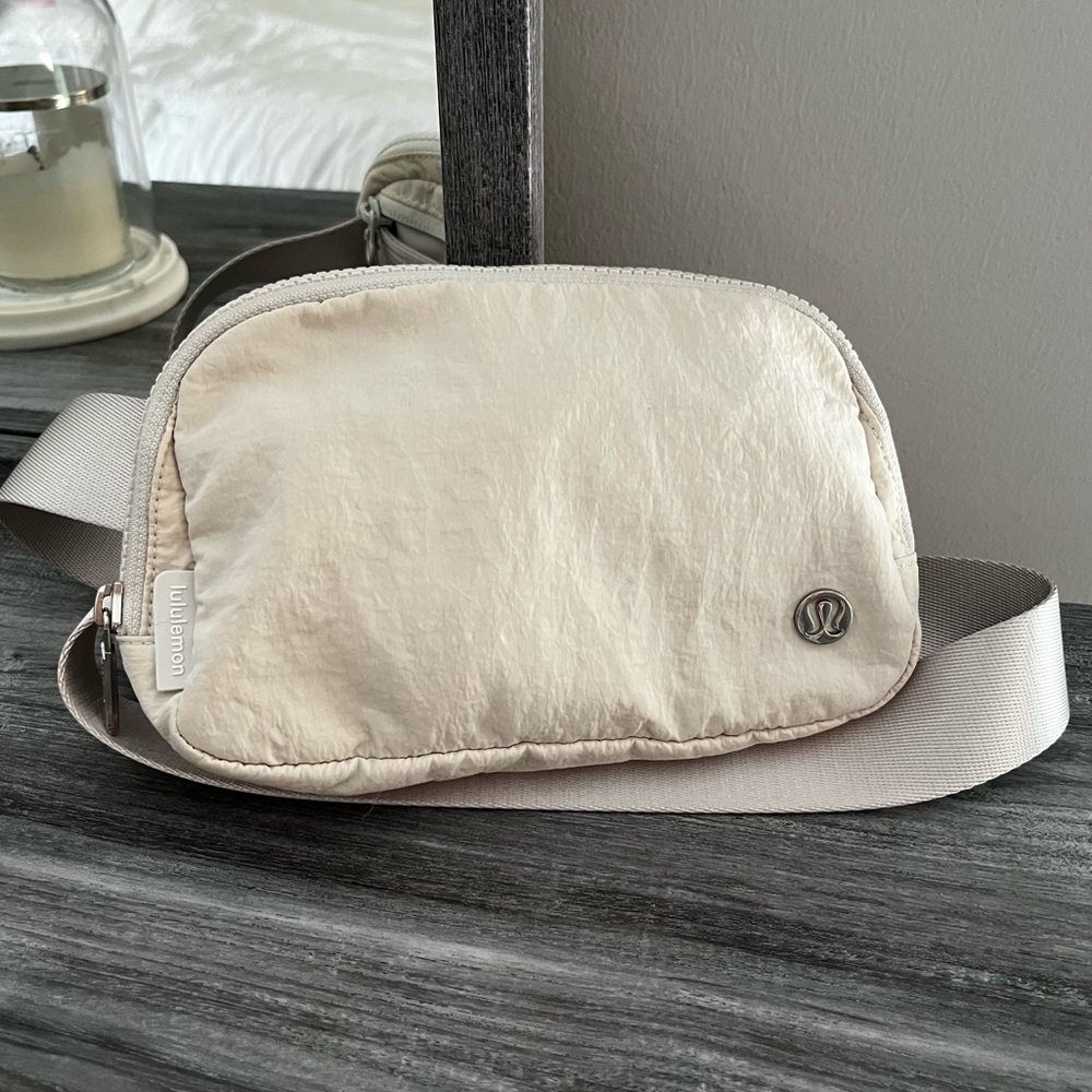 LULULEMON 1 LITER BELT BAG OPAL